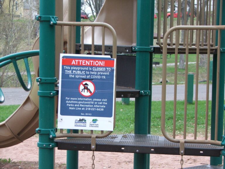 Closure sign on playground in Lincoln Park