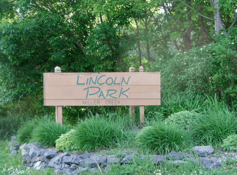 Lincoln Park entrance sign