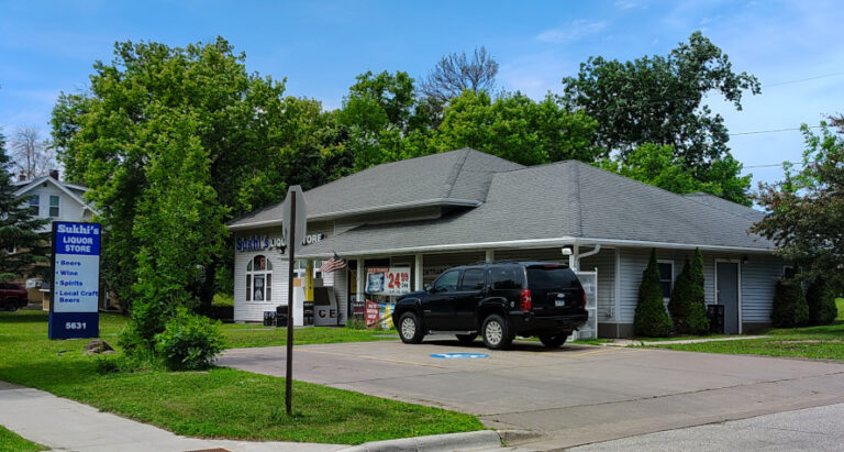 Sukhi's Liquor Store, 2025-07-04. Credit John Ramos