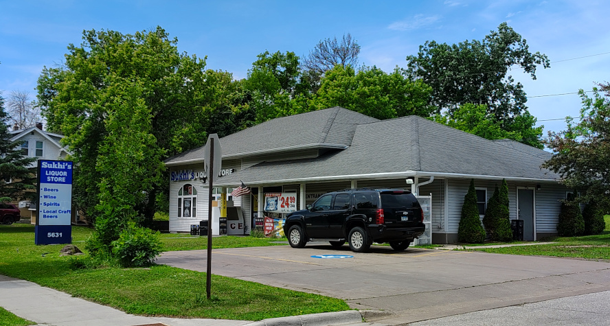 Sukhi's Liquor Store, 2025-07-04. Credit John Ramos