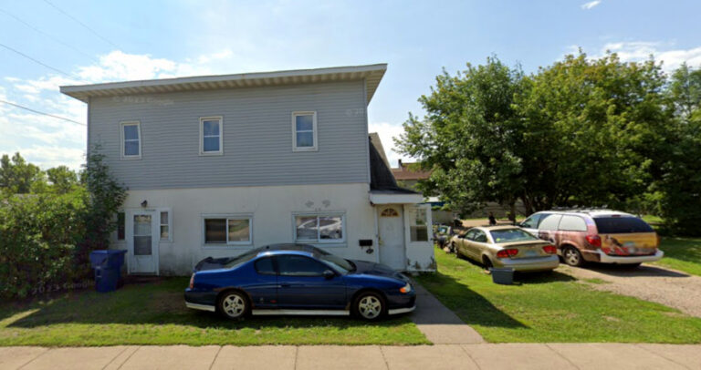 212 W 37th St, Hibbing MN