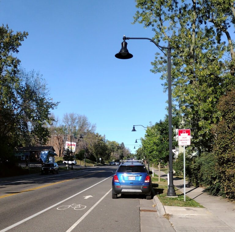 As Duluth revamps parking ordinance, three-year-old snow emergency signs remain in place